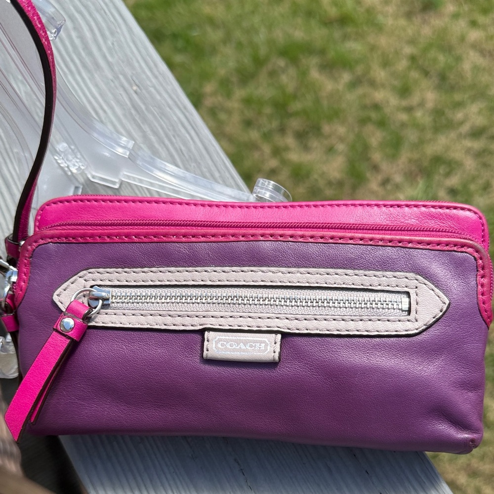 Coach Daisy Spectator Colorblock Leather Zip Wallet/Wristlet (EUC) - Picture 12 of 17